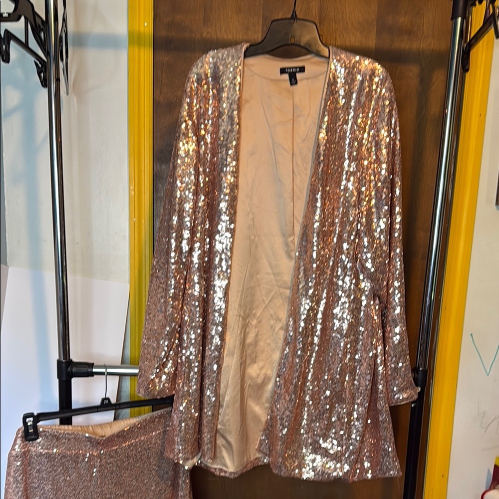 Torrid size 4 (26) Rose Gold Blazer and size 3 Tall (22-24) Pant Sequins Outfit - Picture 4 of 14